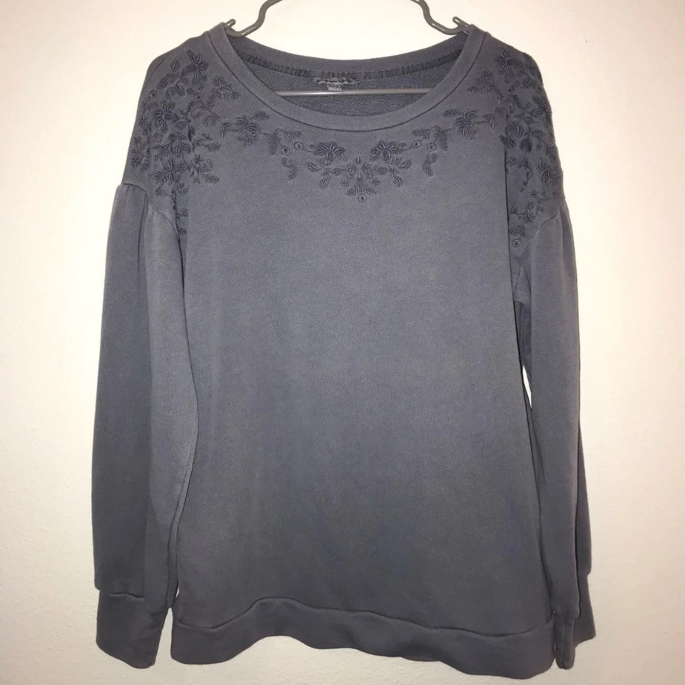 NWOT AE Embroidered Crewneck Medium